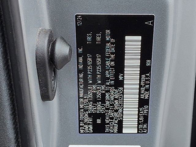 Certified 2025 Toyota Sienna XLE FWD image 34