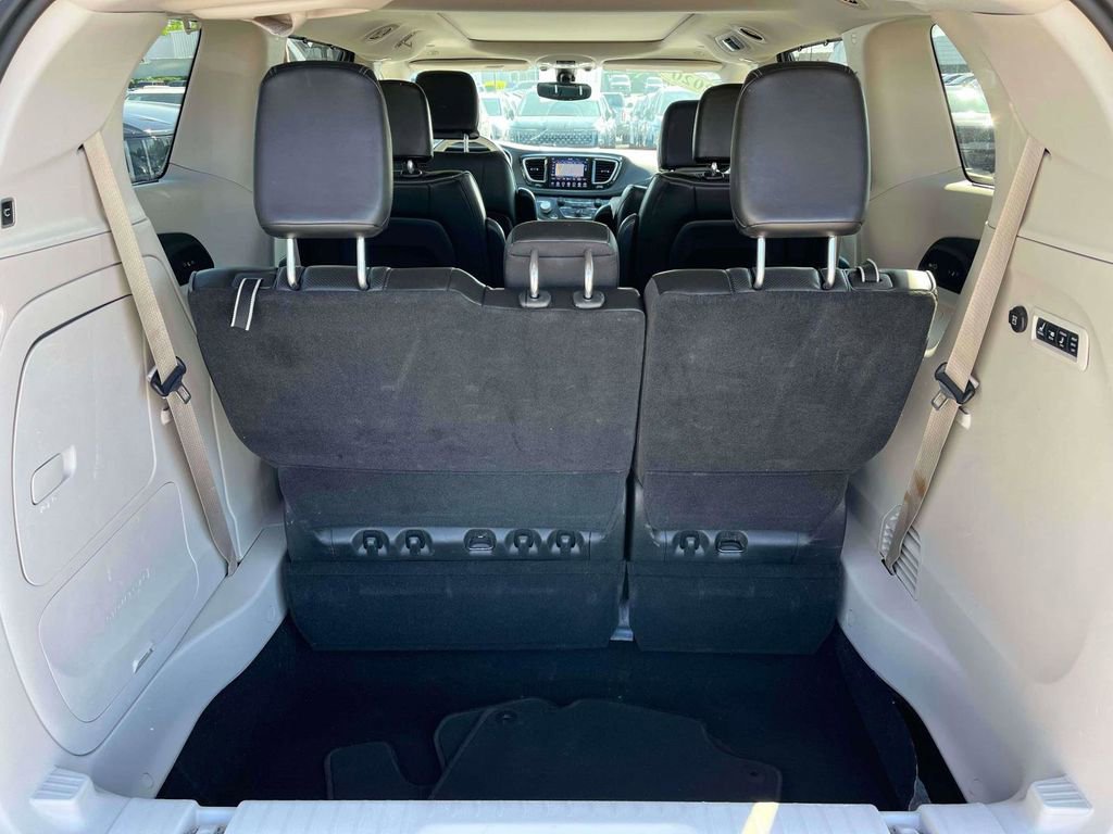 Used 2020 Chrysler Pacifica Limited FWD image 11