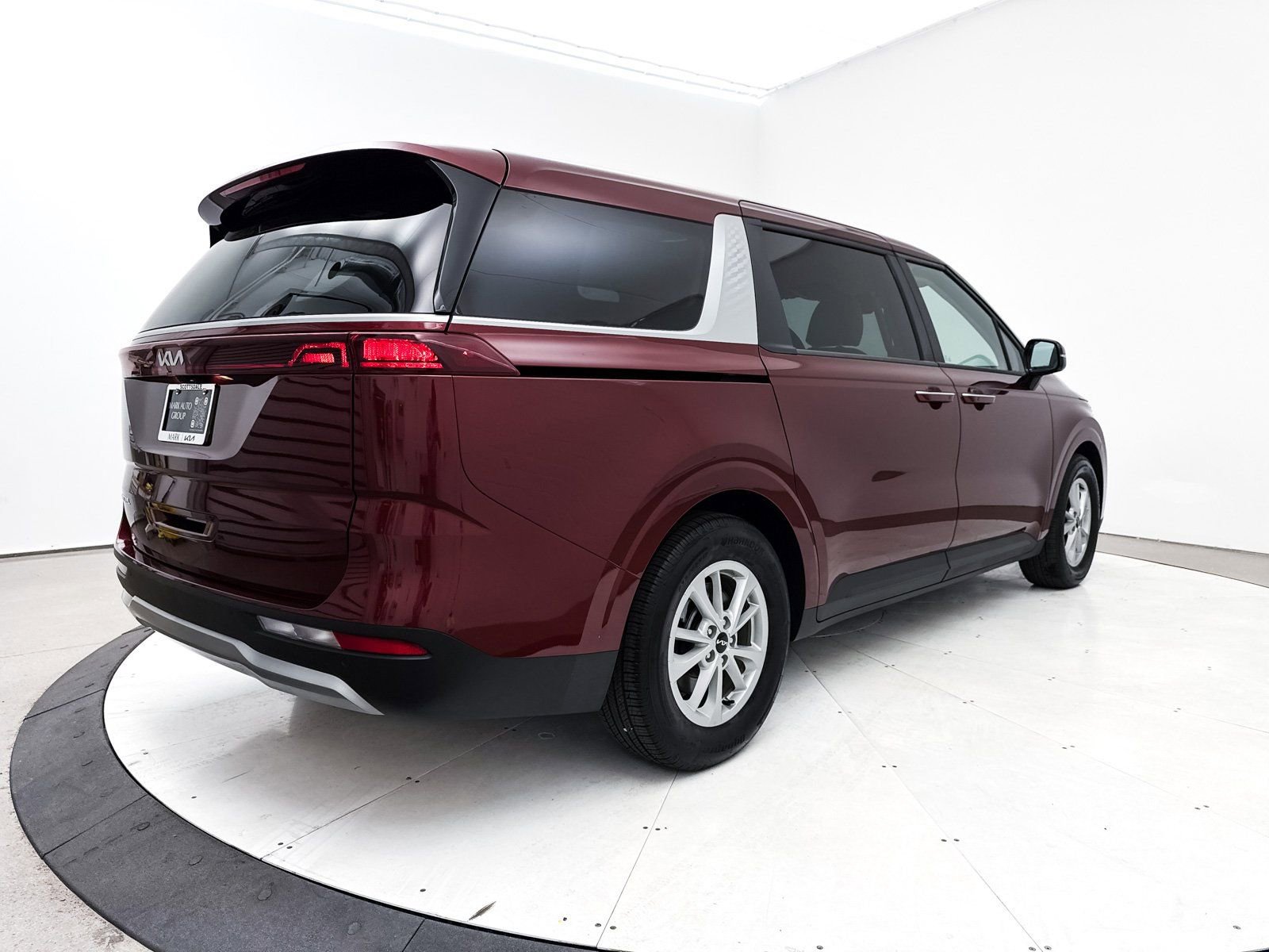 Used 2024 Kia Carnival LX image 18