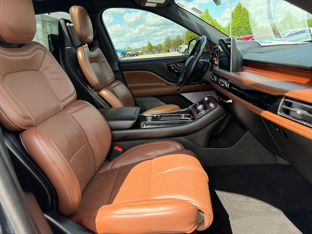 Used 2023 Lincoln Aviator Grand Touring w/ Equipment Group 301A AWD/4WD image 10