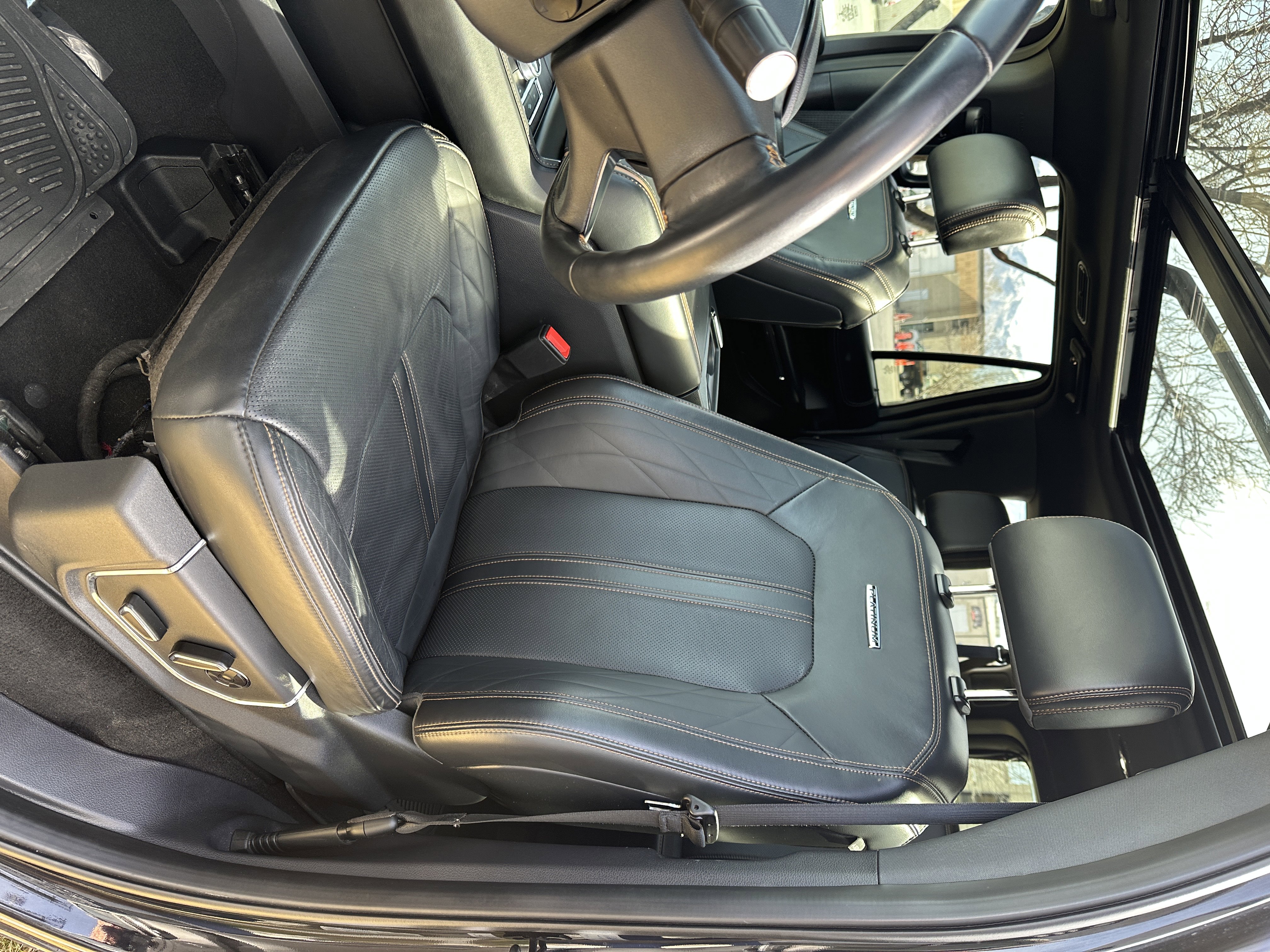 Used 2024 Ford Expedition Max Platinum AWD/4WD image 19