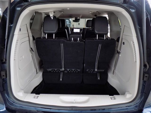 Used 2023 Chrysler Pacifica Touring-L FWD image 33