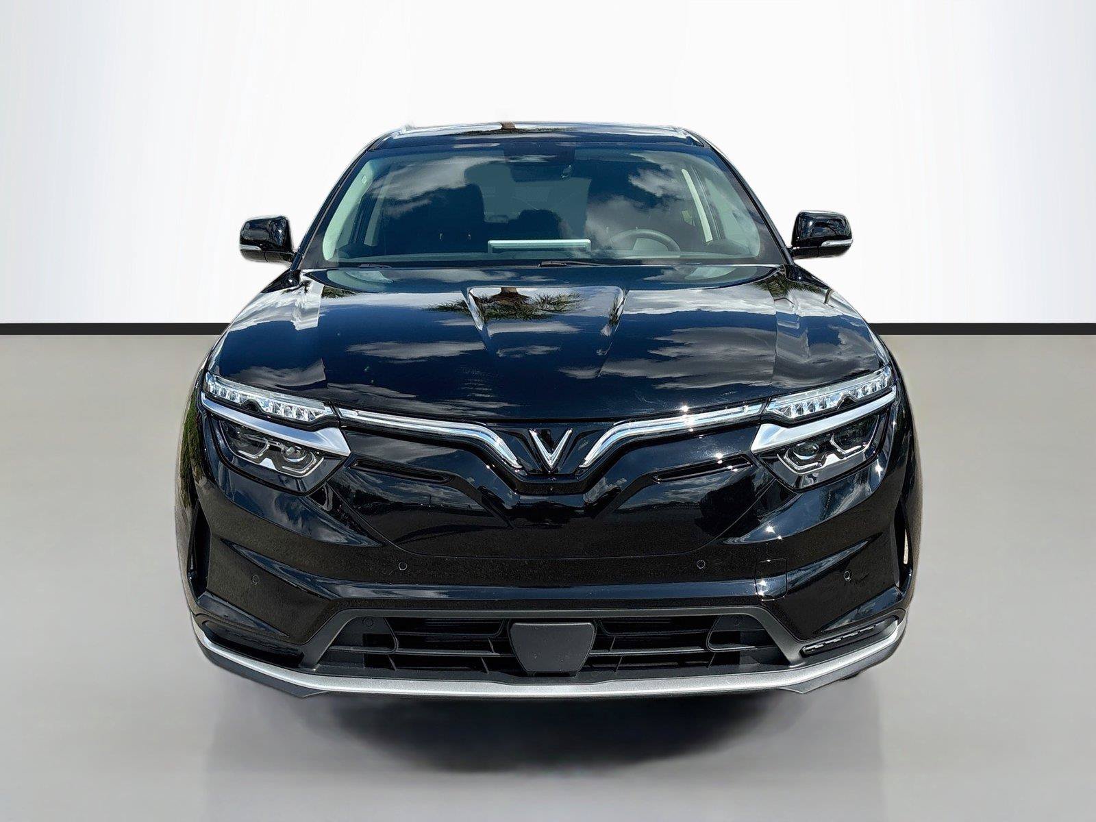 New 2027 VinFast VF 8 Eco AWD/4WD image 2