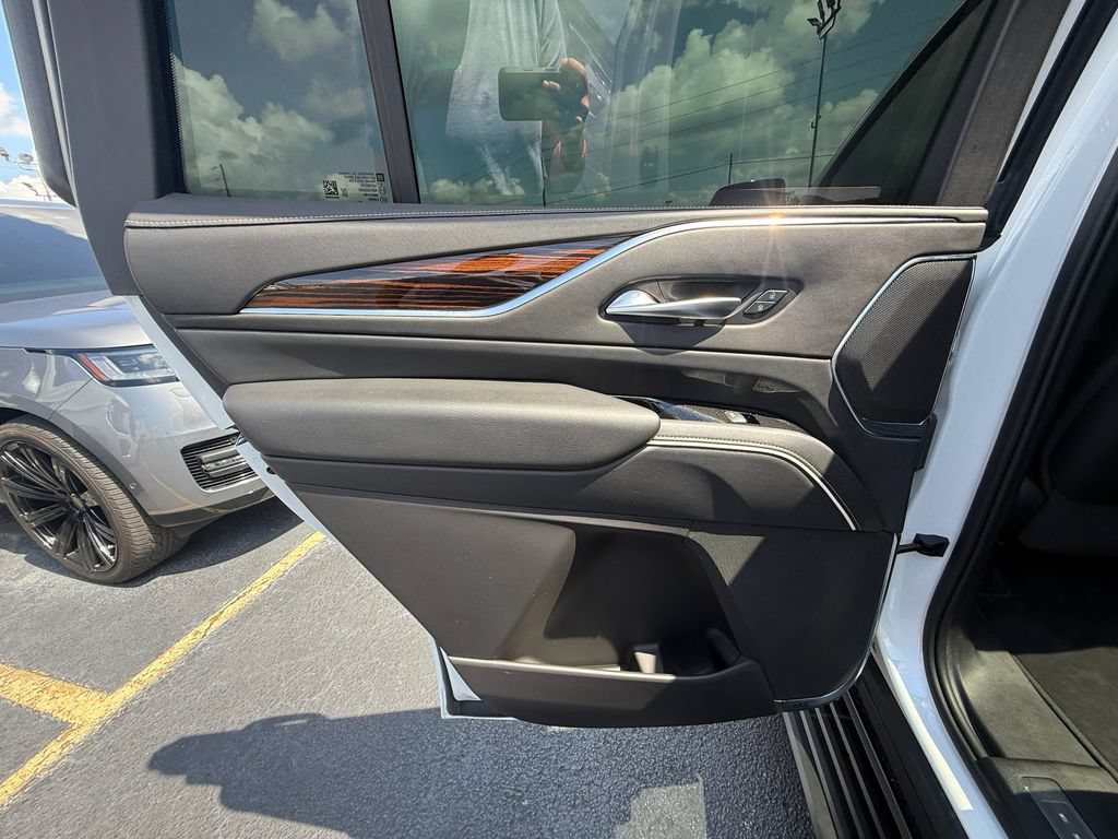 Used 2023 Cadillac Escalade Premium Luxury w/ LPO, Radiant Package AWD/4WD image 18