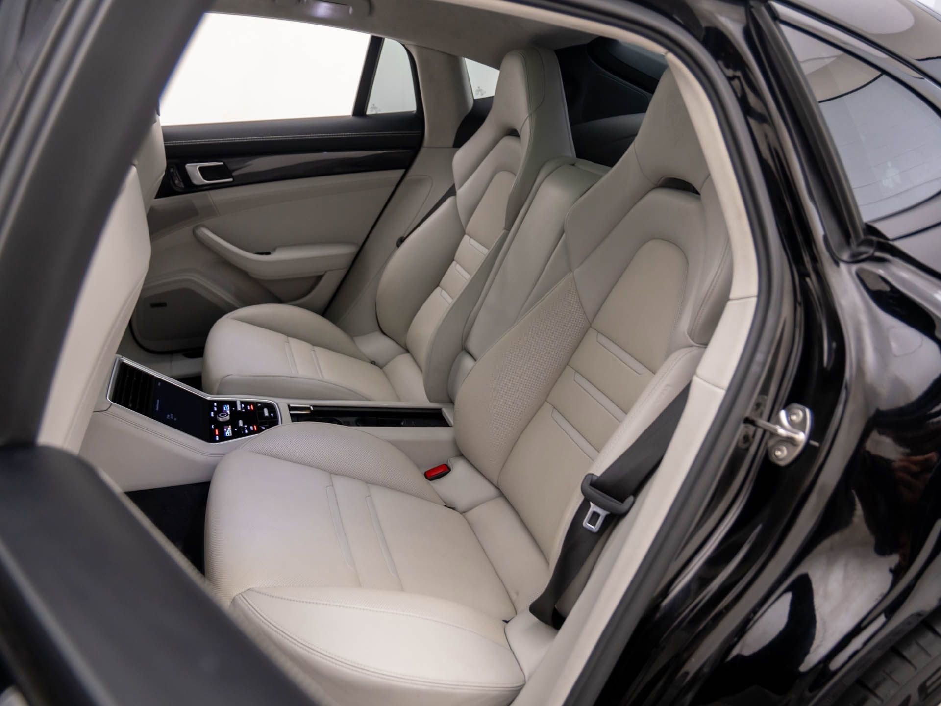 Used 2020 Porsche Panamera GTS image 18