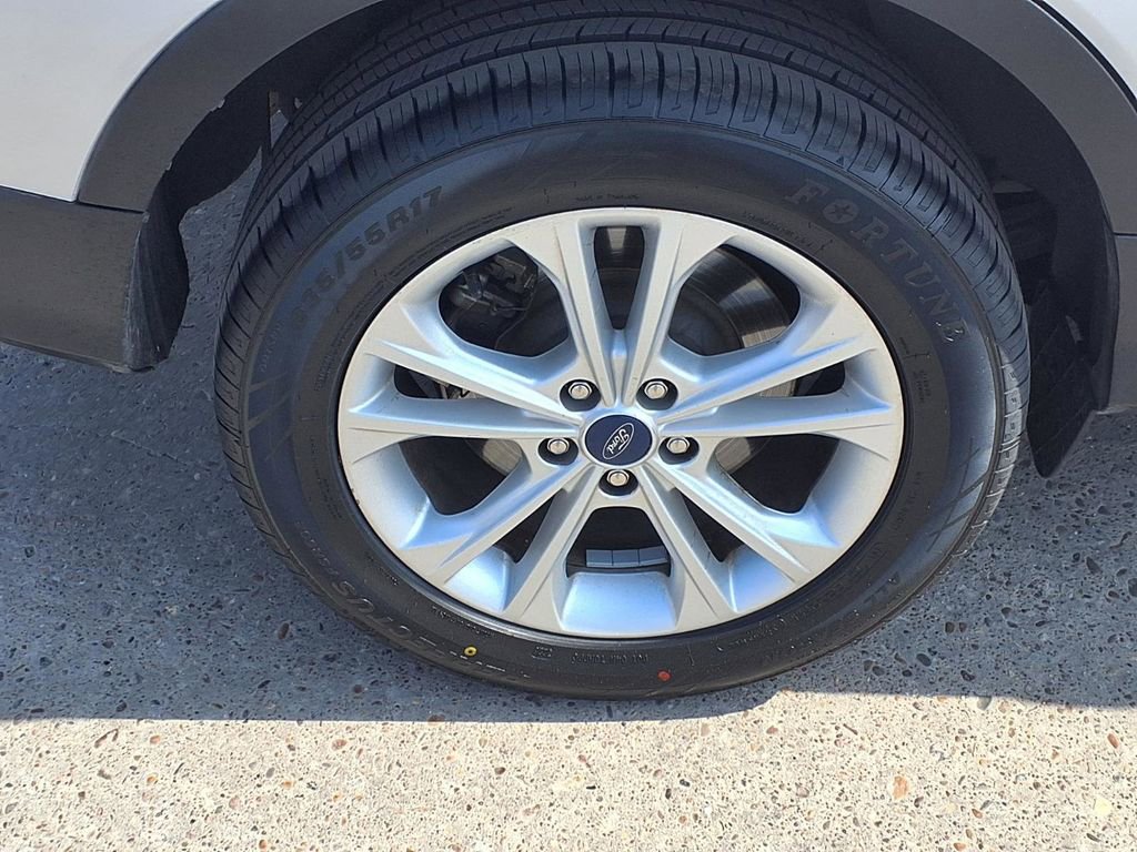 Used 2019 Ford Escape SE image 9