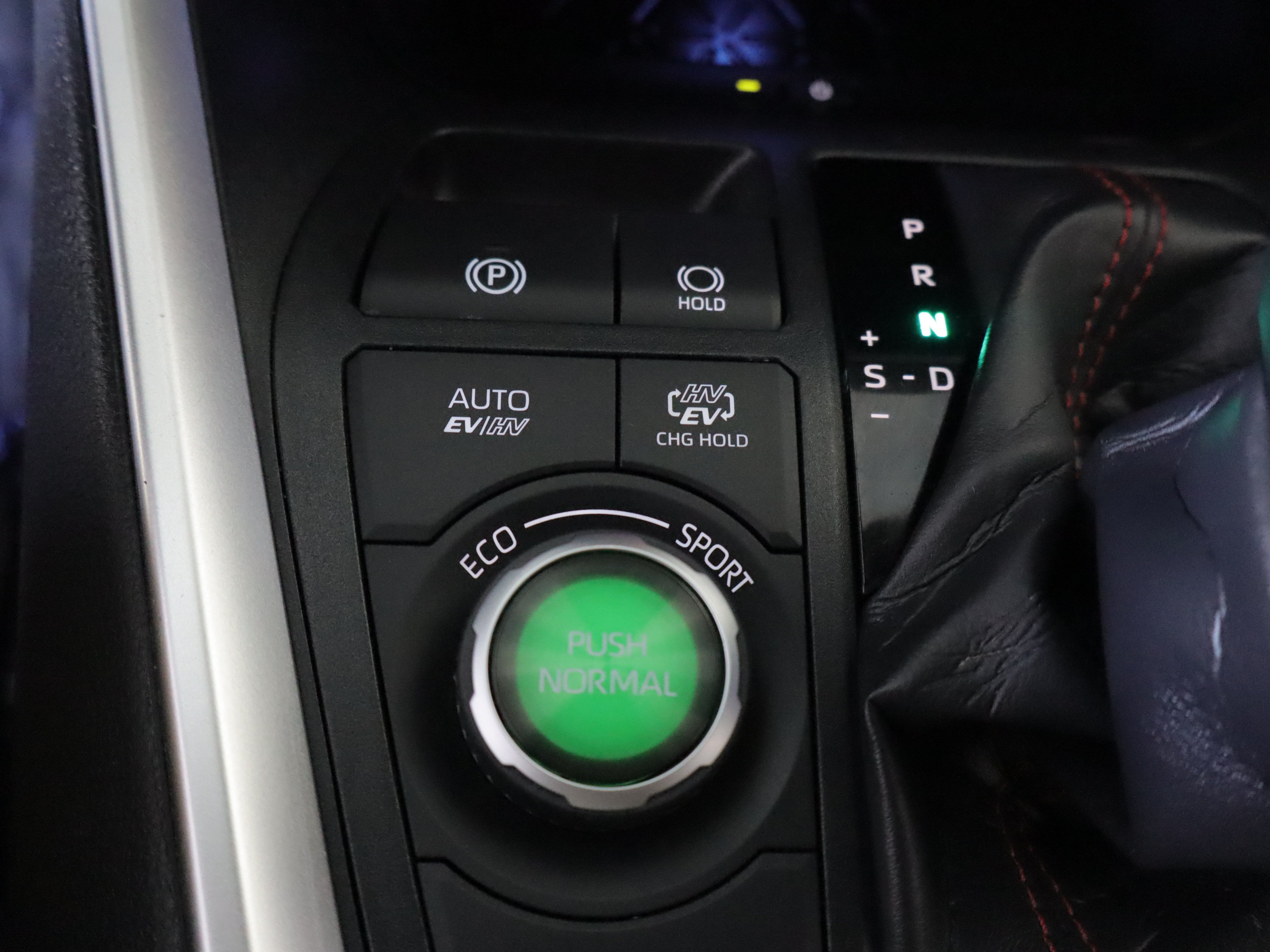 Used 2024 Toyota RAV4 XSE w/ Weather Package AWD/4WD image 18