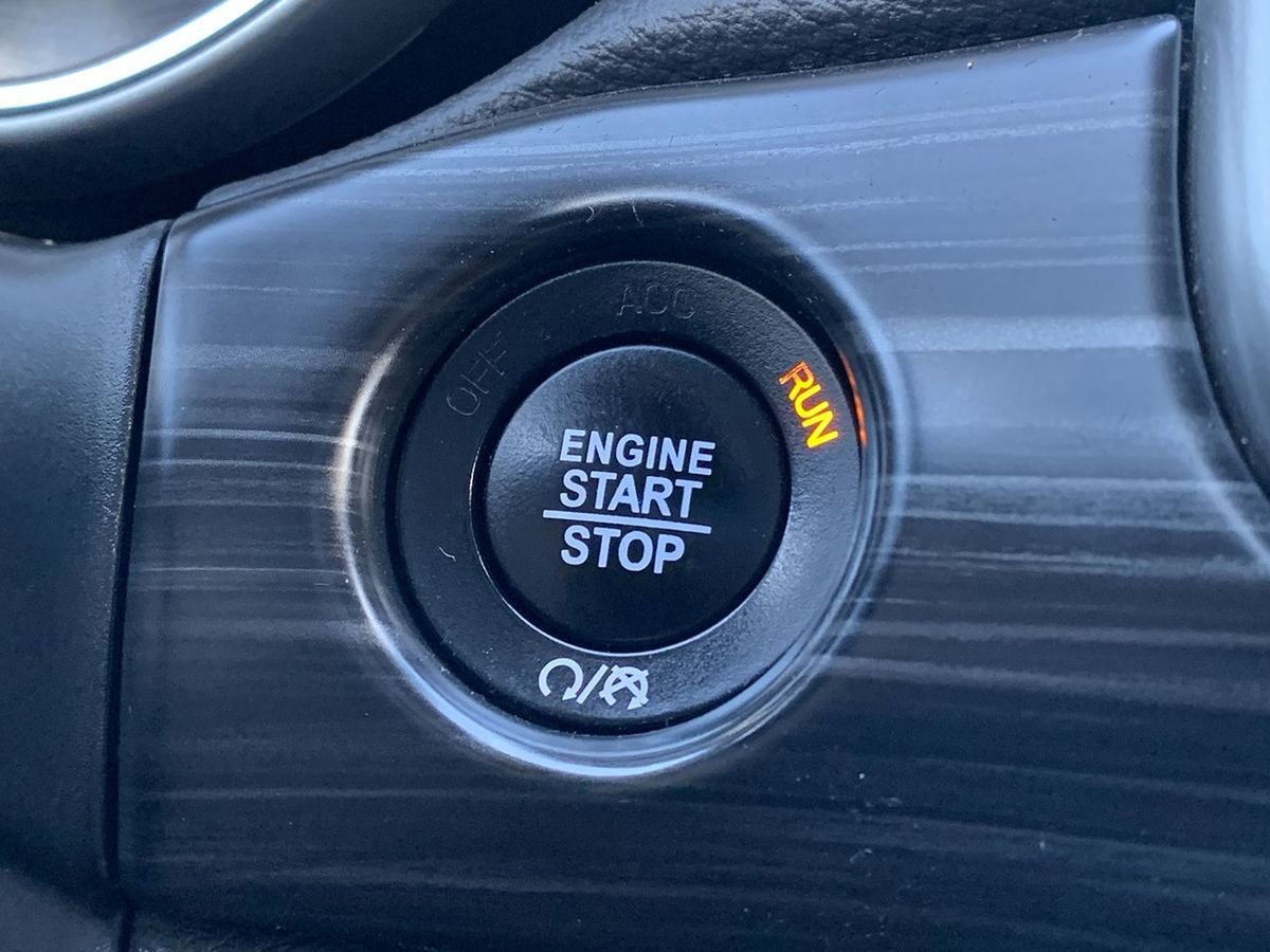 Used 2019 Jeep Grand Cherokee Laredo AWD/4WD image 22