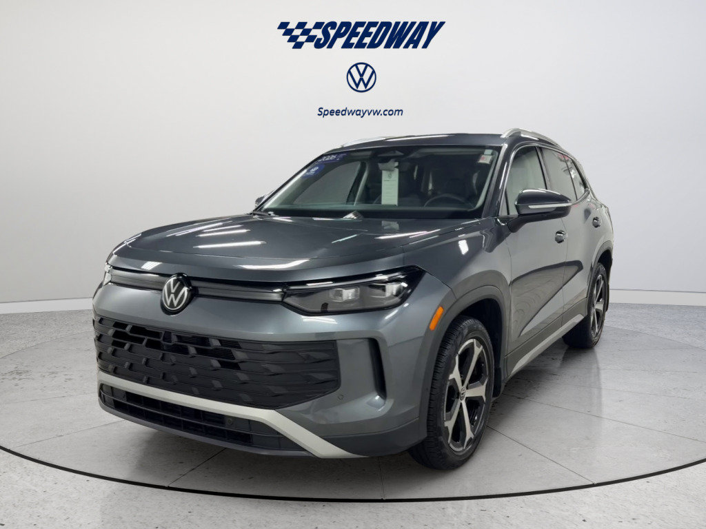 Certified 2025 Volkswagen Tiguan SE FWD image 12
