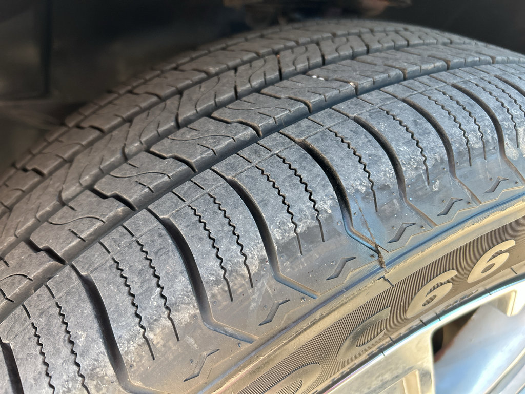 Used 2015 GMC Acadia Denali image 9