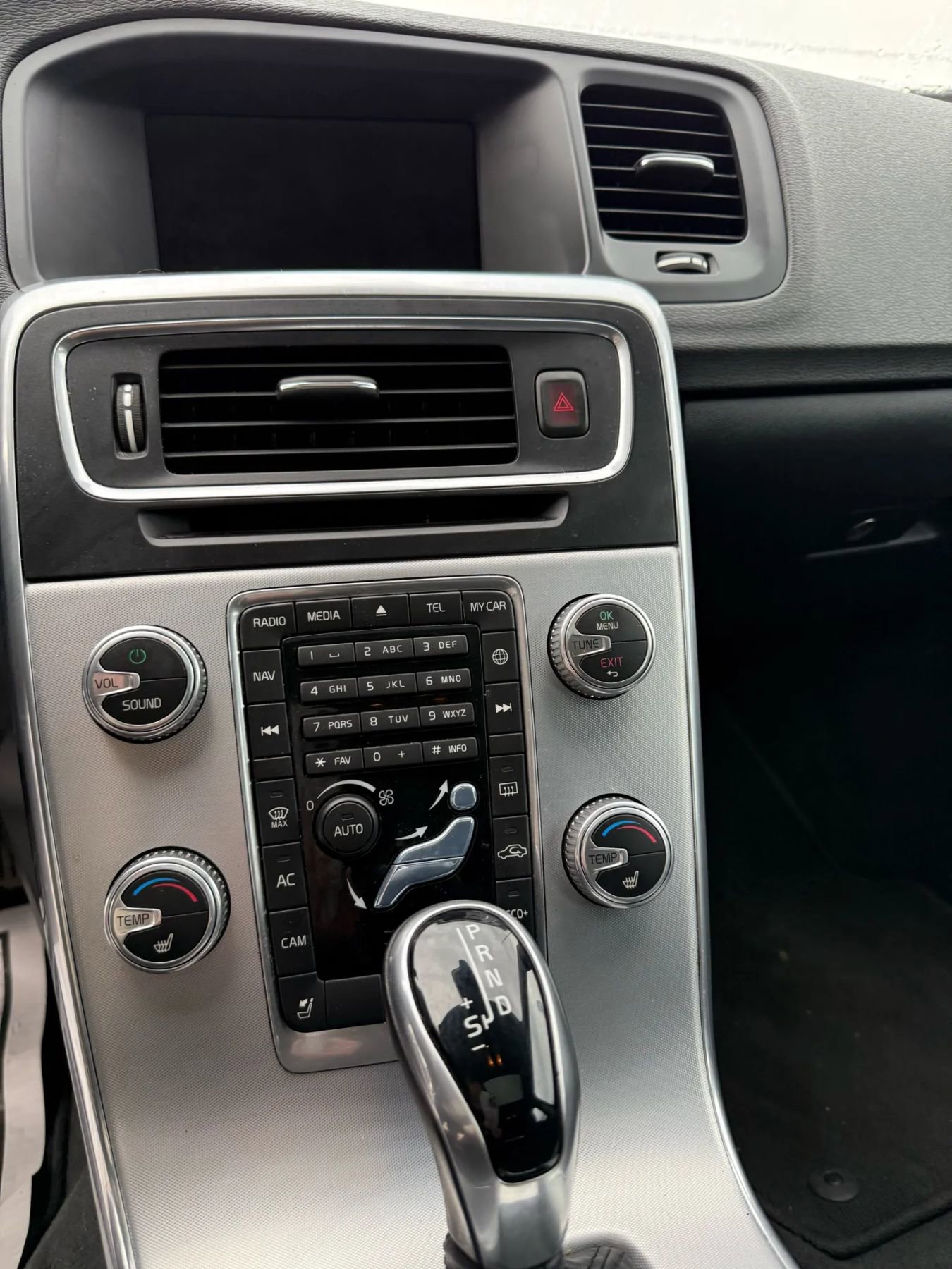 Used 2017 Volvo V60 T5 Premier w/ Convenience Package image 12