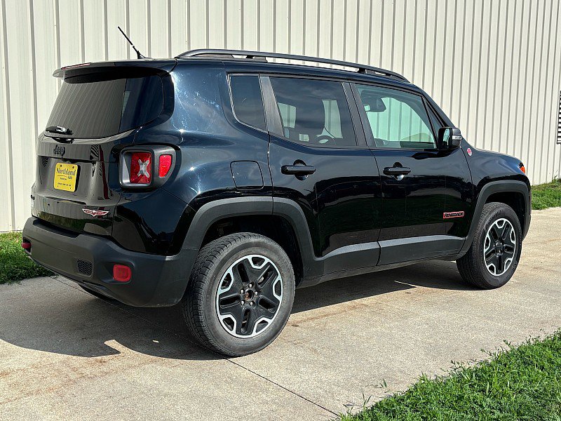 Used 2016 Jeep Renegade Trailhawk AWD/4WD image 5