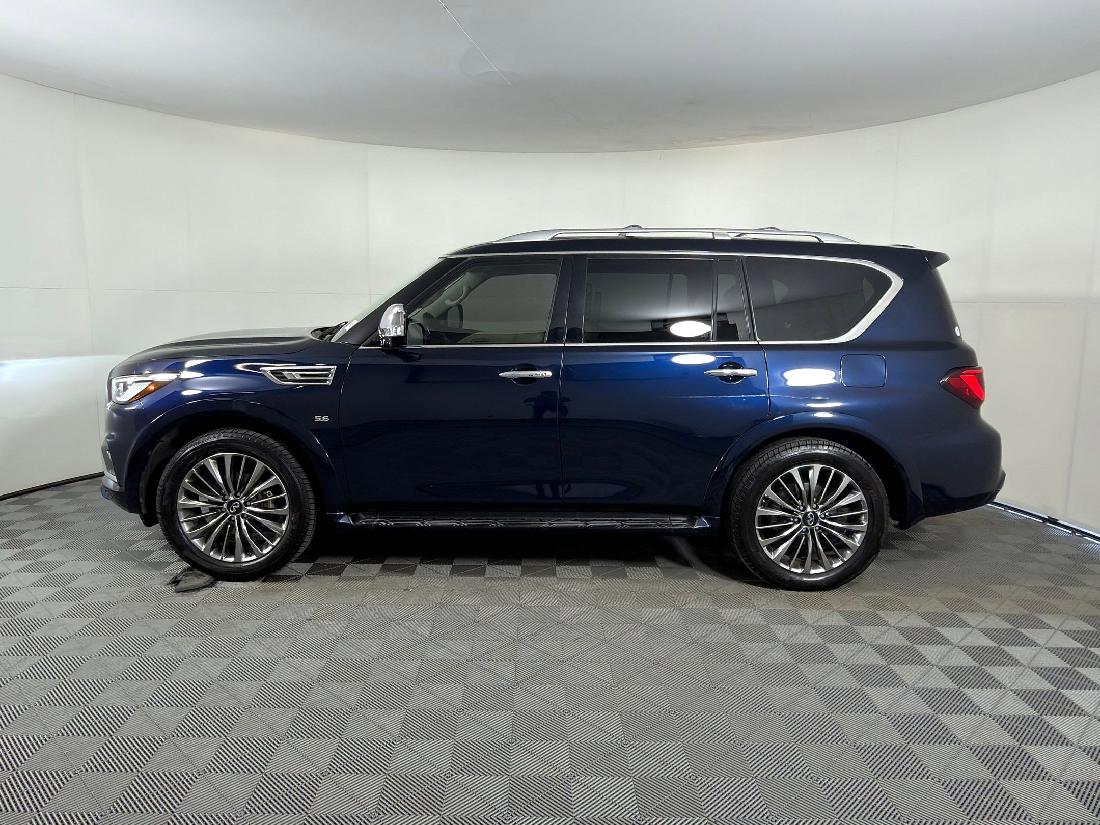 Used 2020 INFINITI QX80 Luxe w/ Sensory Package image 2