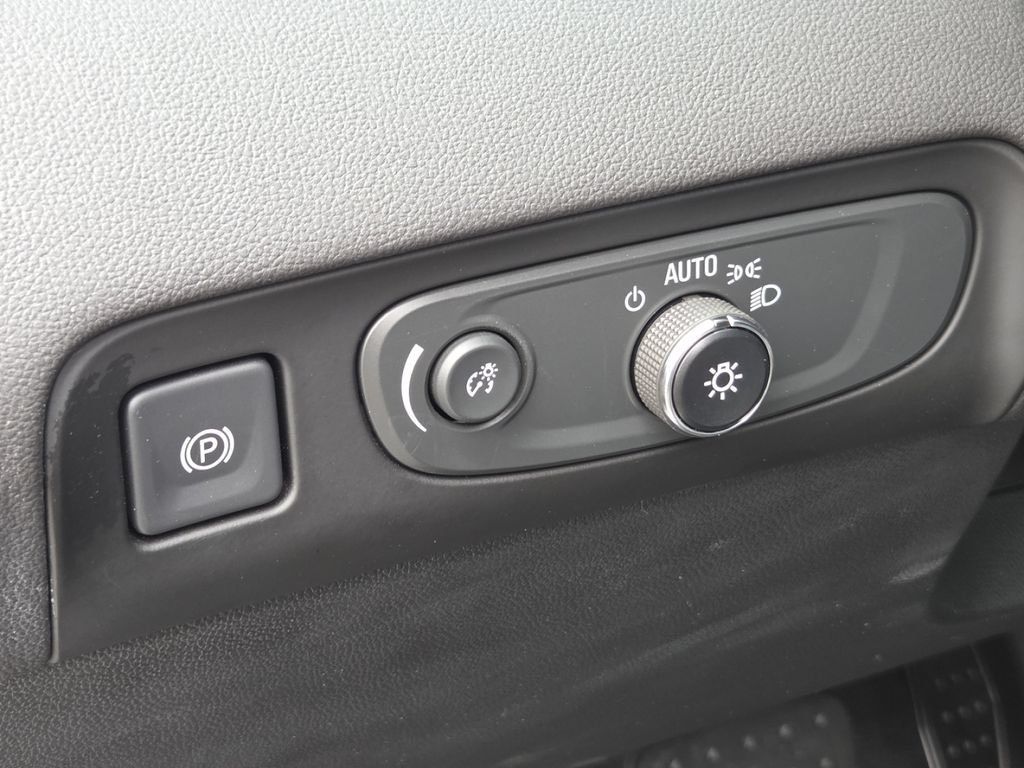 Used 2020 Buick Enclave Premium w/ Sun and Sites Package FWD image 10