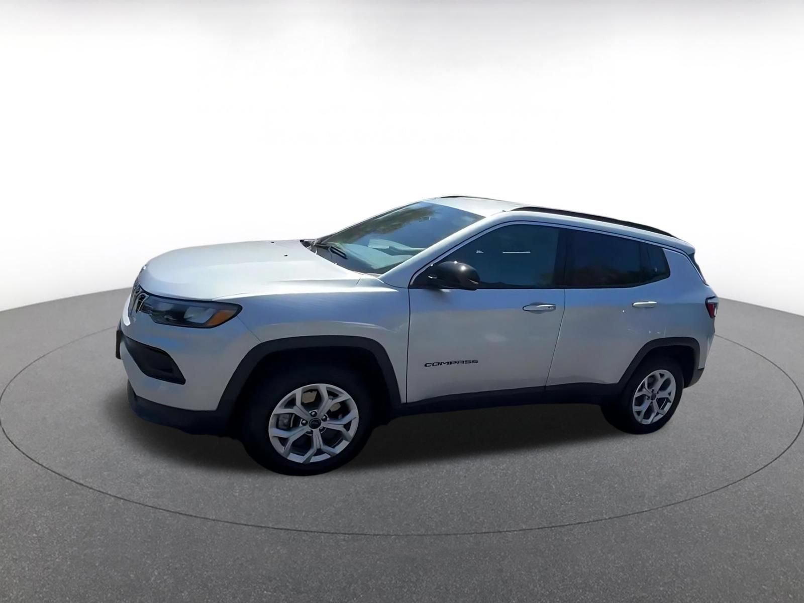Used 2025 Jeep Compass Latitude AWD/4WD image 10