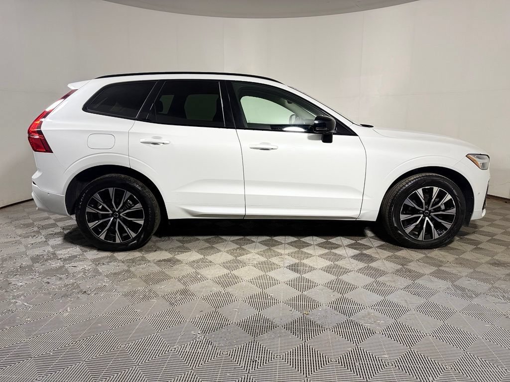 Used 2024 Volvo XC60 B5 Plus w/ Protection Package Premier AWD/4WD image 8