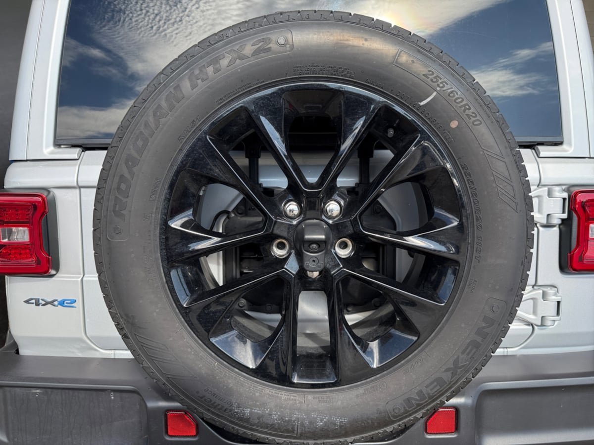 Used 2024 Jeep Wrangler Unlimited Sahara AWD/4WD image 10