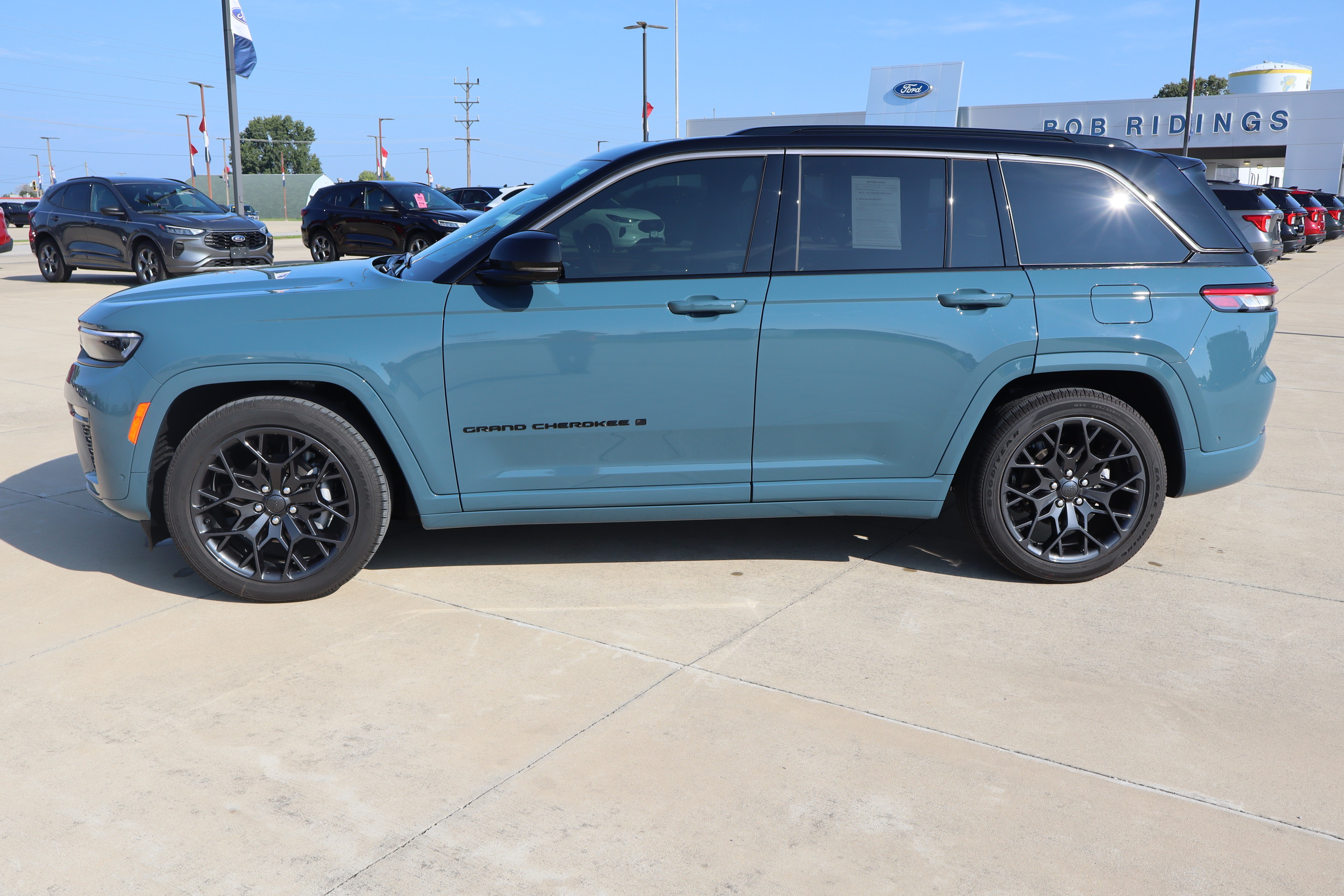 Used 2026 Jeep Grand Cherokee Summit w/ Obsidian Package AWD/4WD image 8