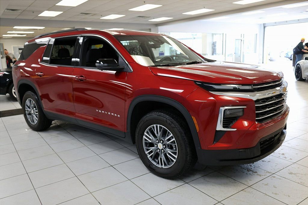 New 2025 Chevrolet Traverse LT w/ Enhanced Driving Package FWD image 7