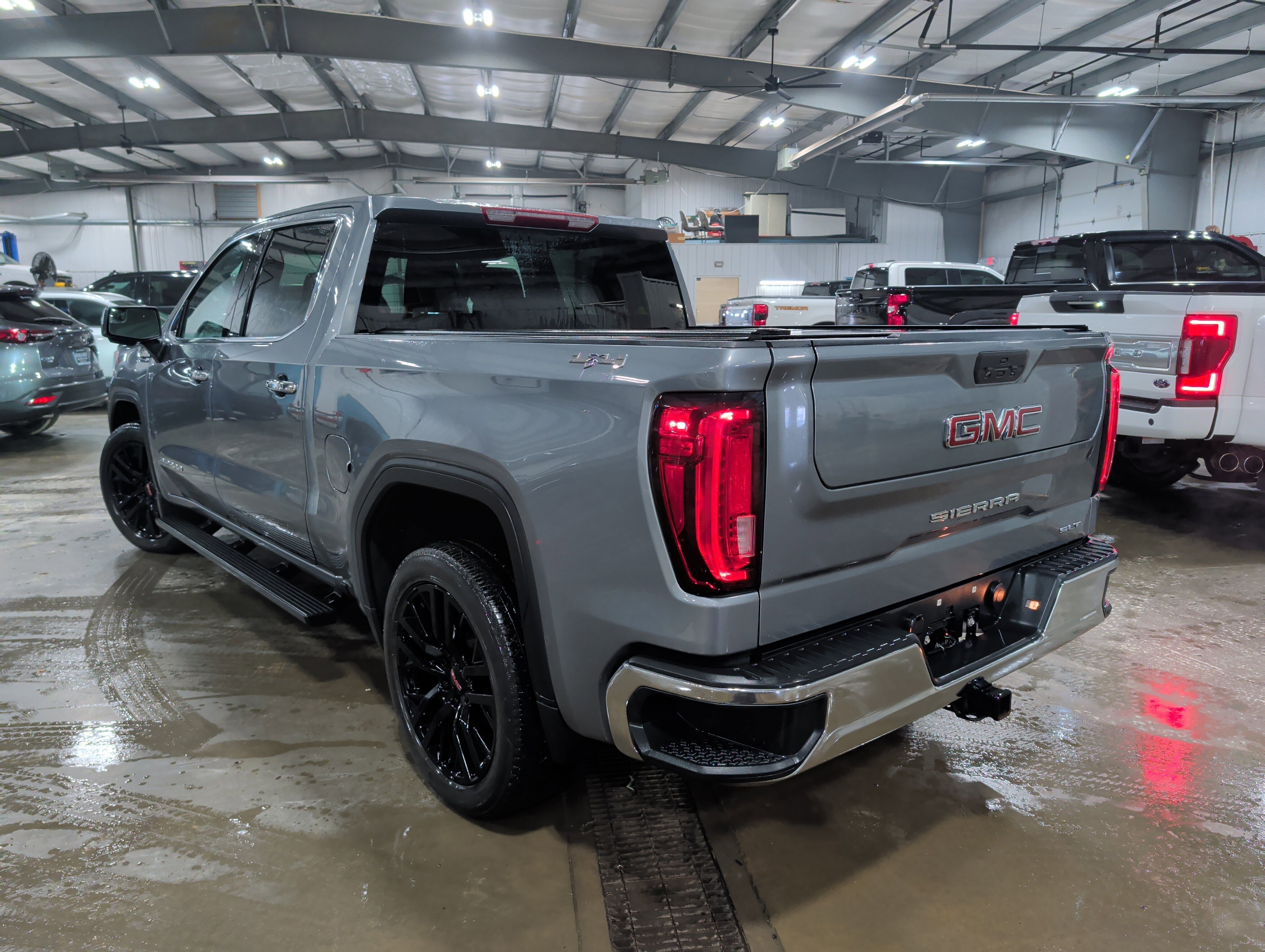 Used 2021 GMC Sierra 1500 SLT image 4