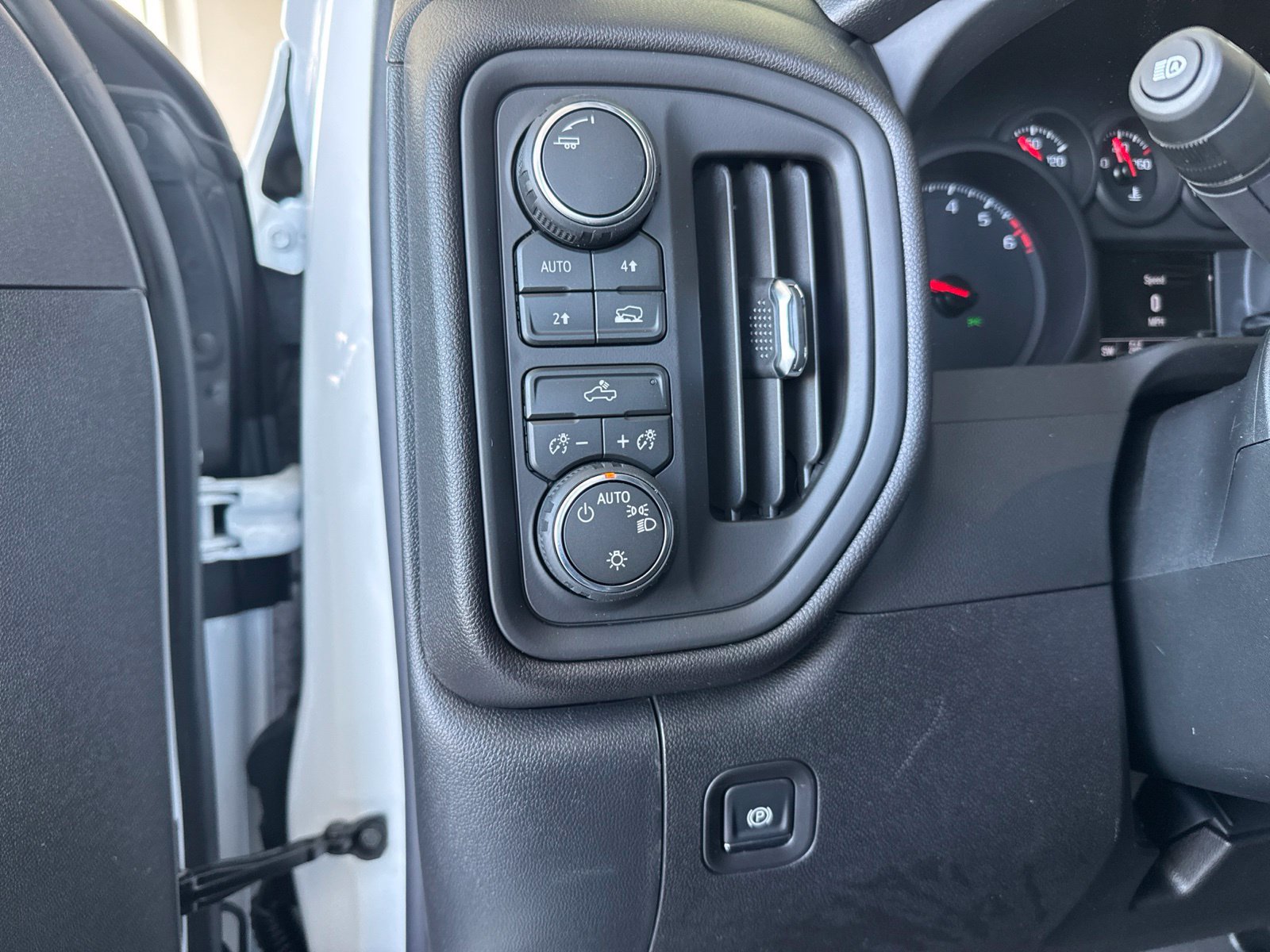 New 2026 Chevrolet Silverado 1500 Custom AWD/4WD image 18