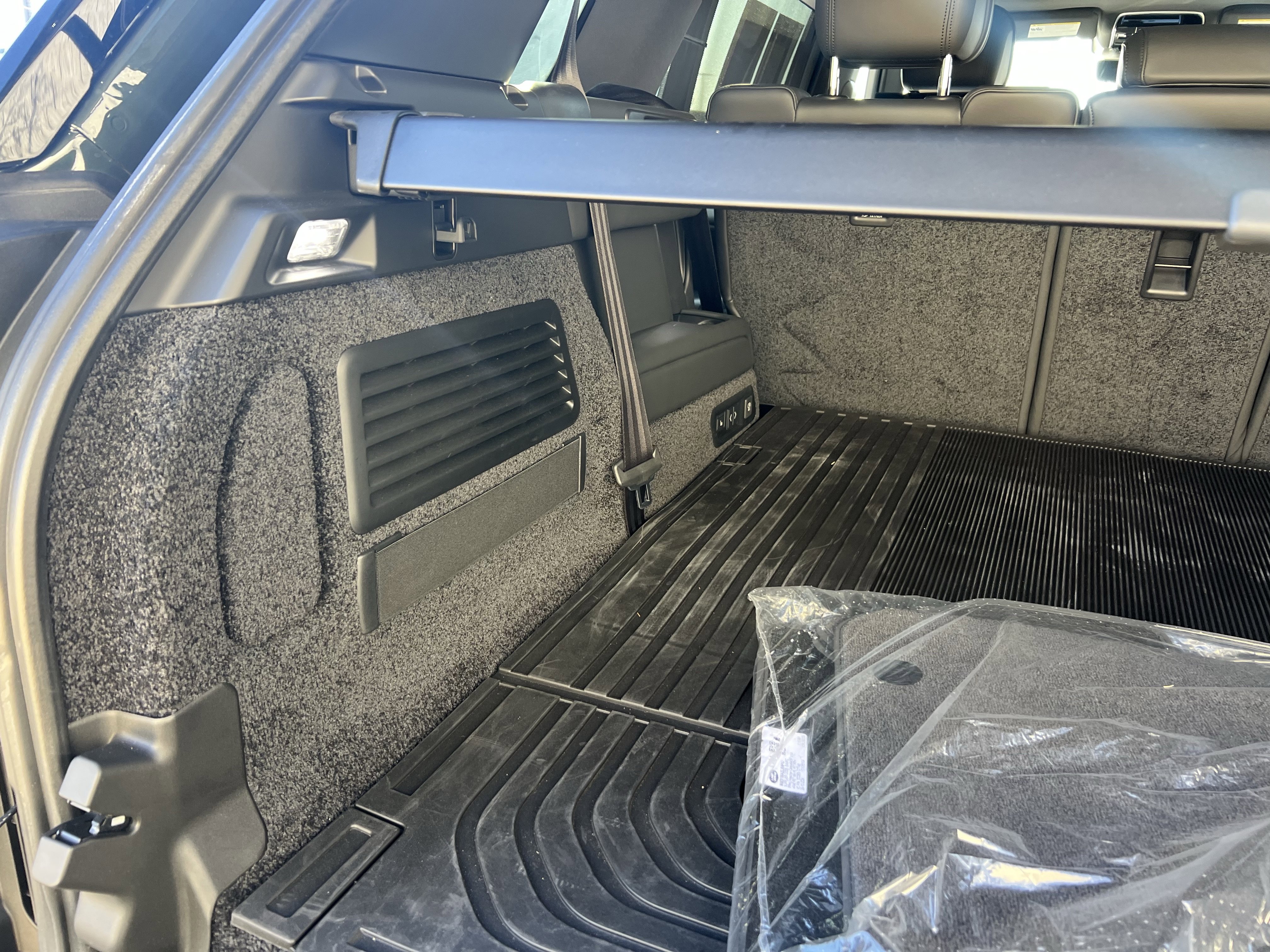 Certified 2025 Land Rover Range Rover Long Wheelbase SE image 37