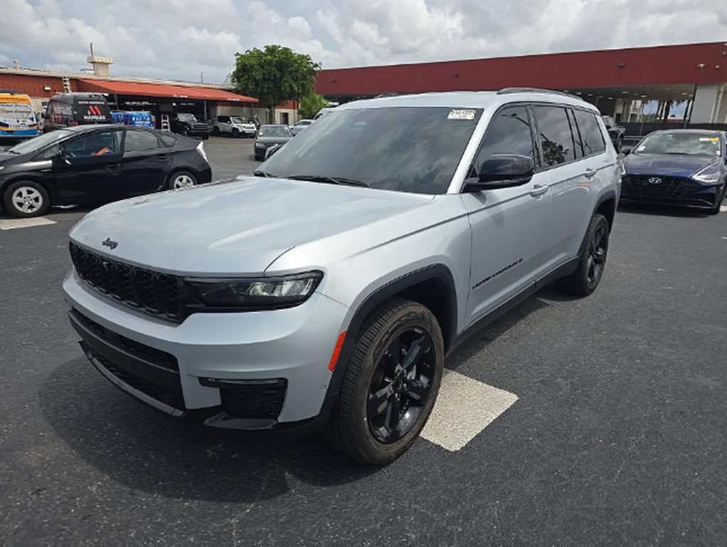 Used 2023 Jeep Grand Cherokee L Limited w/ Luxury Tech Group II AWD/4WD image 2