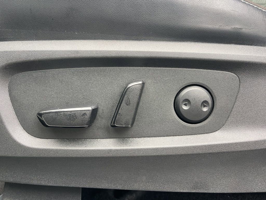 Used 2024 Nissan Pathfinder Platinum w/ Black Appearance Package image 11