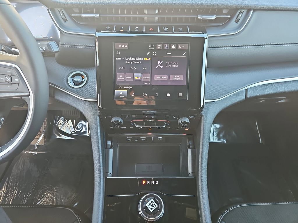 New 2025 Jeep Grand Cherokee Altitude image 20