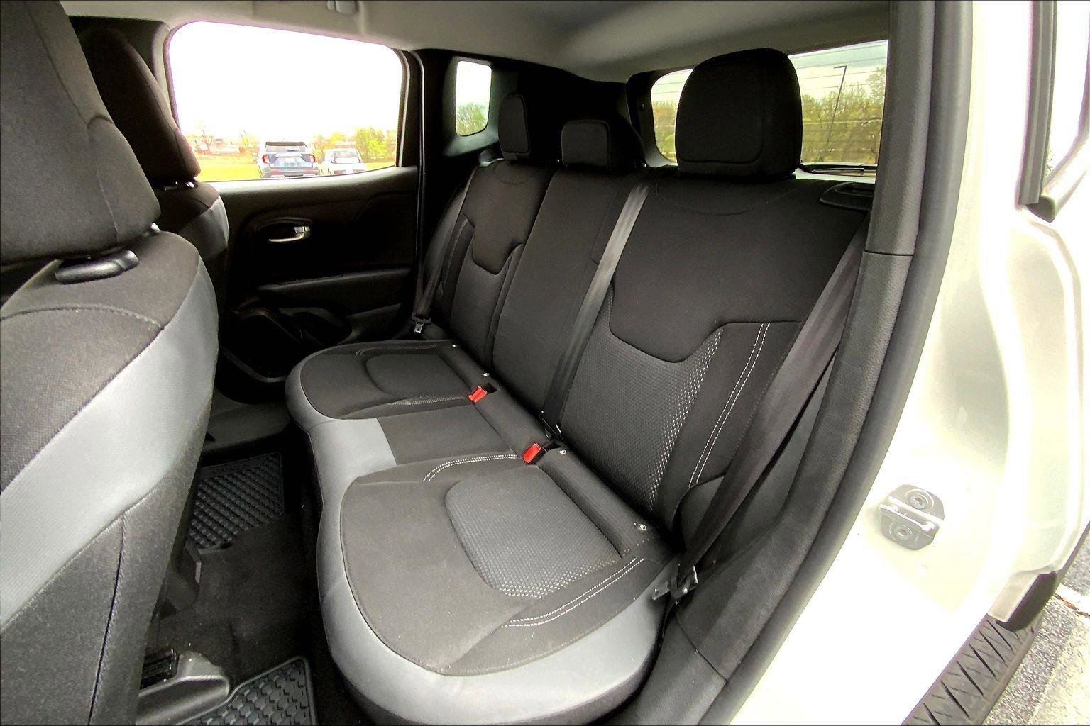 Used 2023 Jeep Renegade Altitude image 24