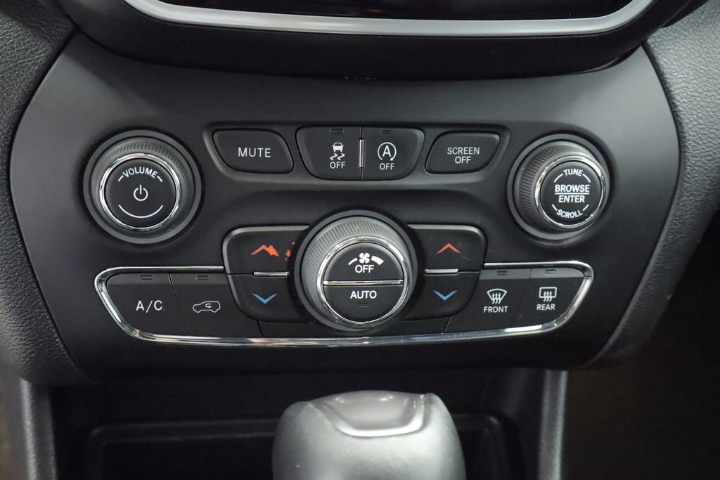 Certified 2020 Jeep Cherokee Limited AWD/4WD image 18