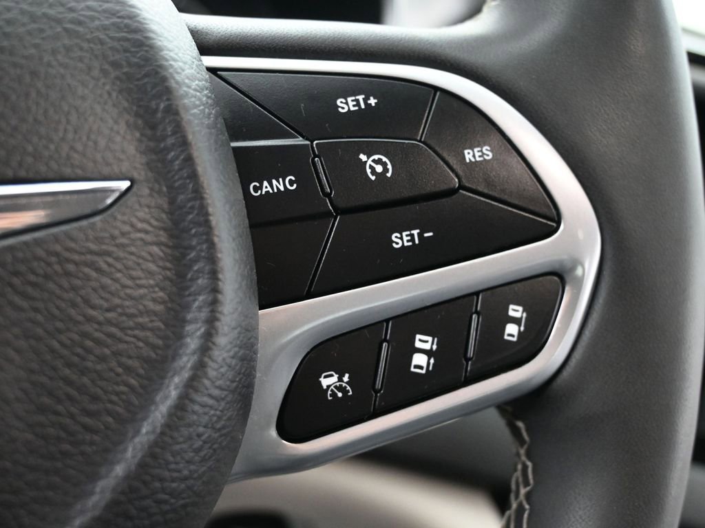 Used 2024 Chrysler Pacifica Touring-L image 29