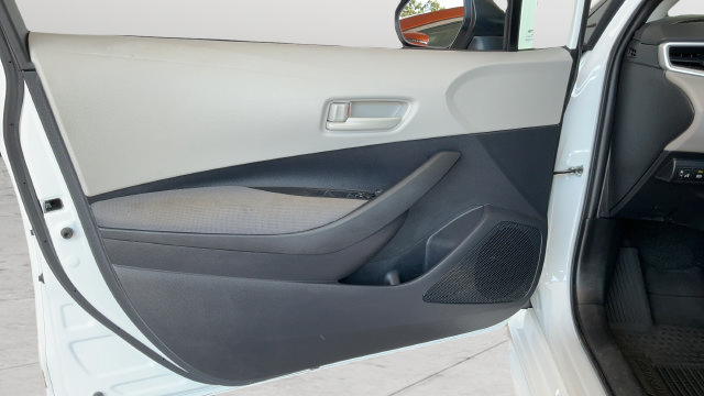 Used 2025 Toyota Corolla LE FWD image 18