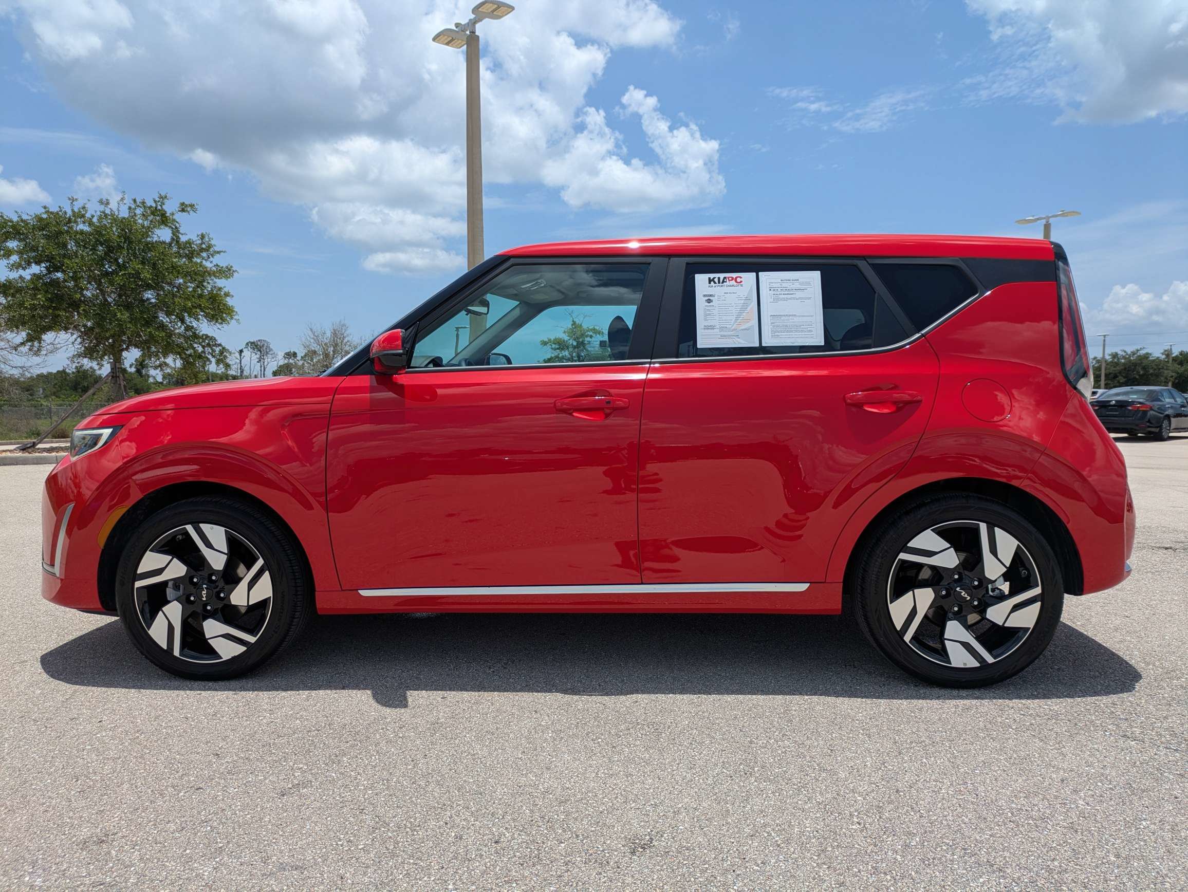 Certified 2025 Kia Soul GT-Line w/ GT-Line Technology Package FWD image 8