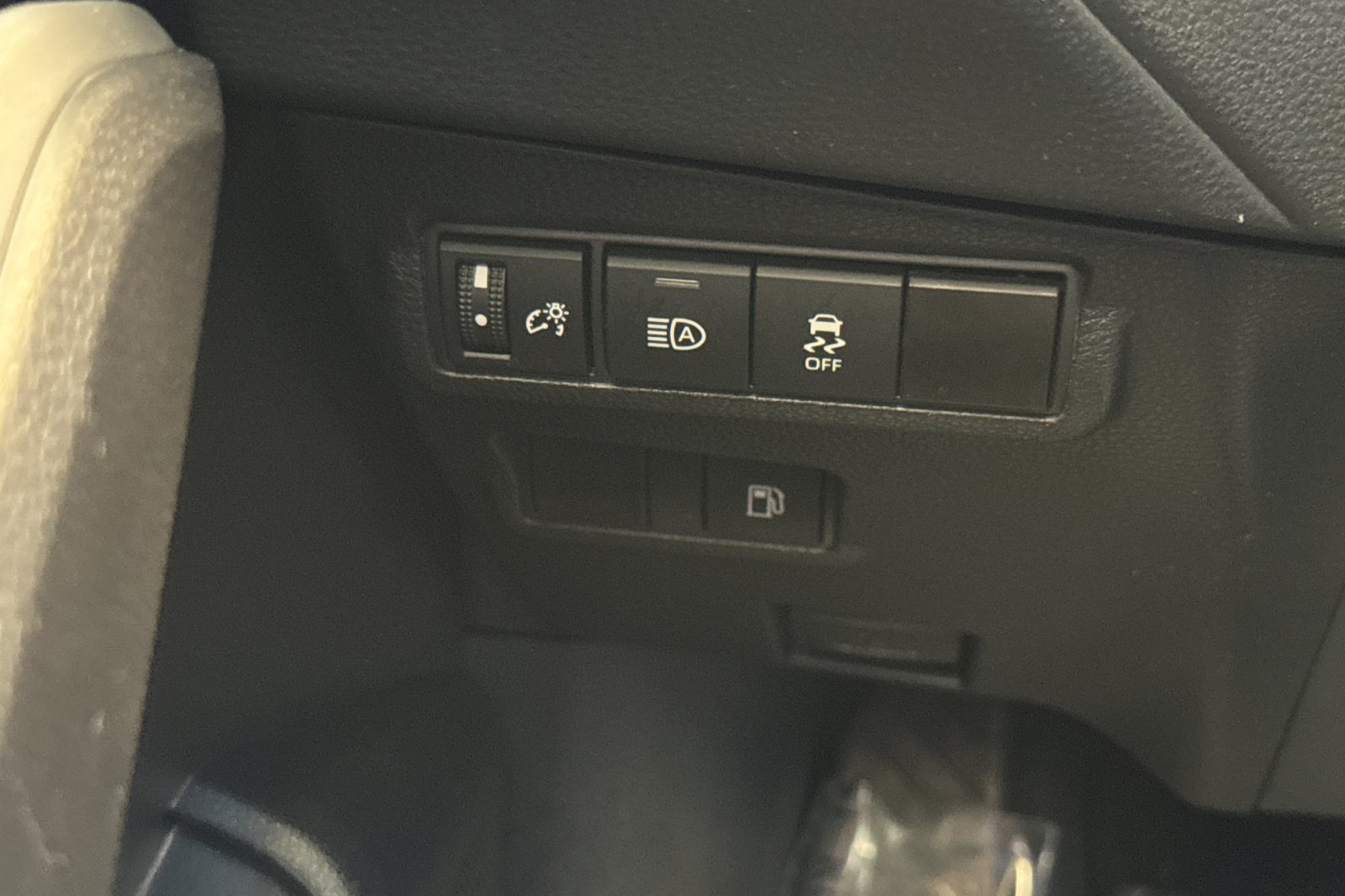 Used 2023 Toyota Corolla Cross AWD Hybrid image 31
