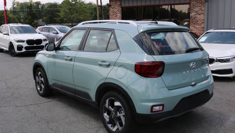 Used 2025 Hyundai Venue Limited FWD image 5