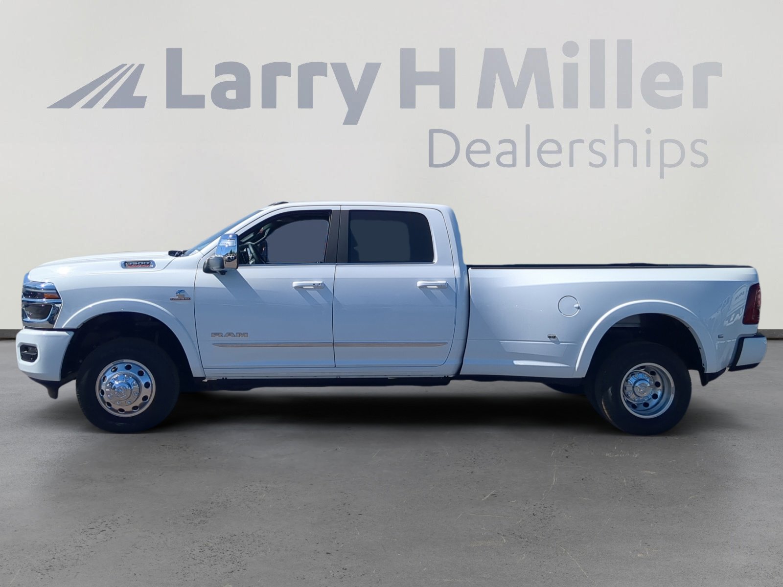 New 2026 RAM 3500 Limited image 2