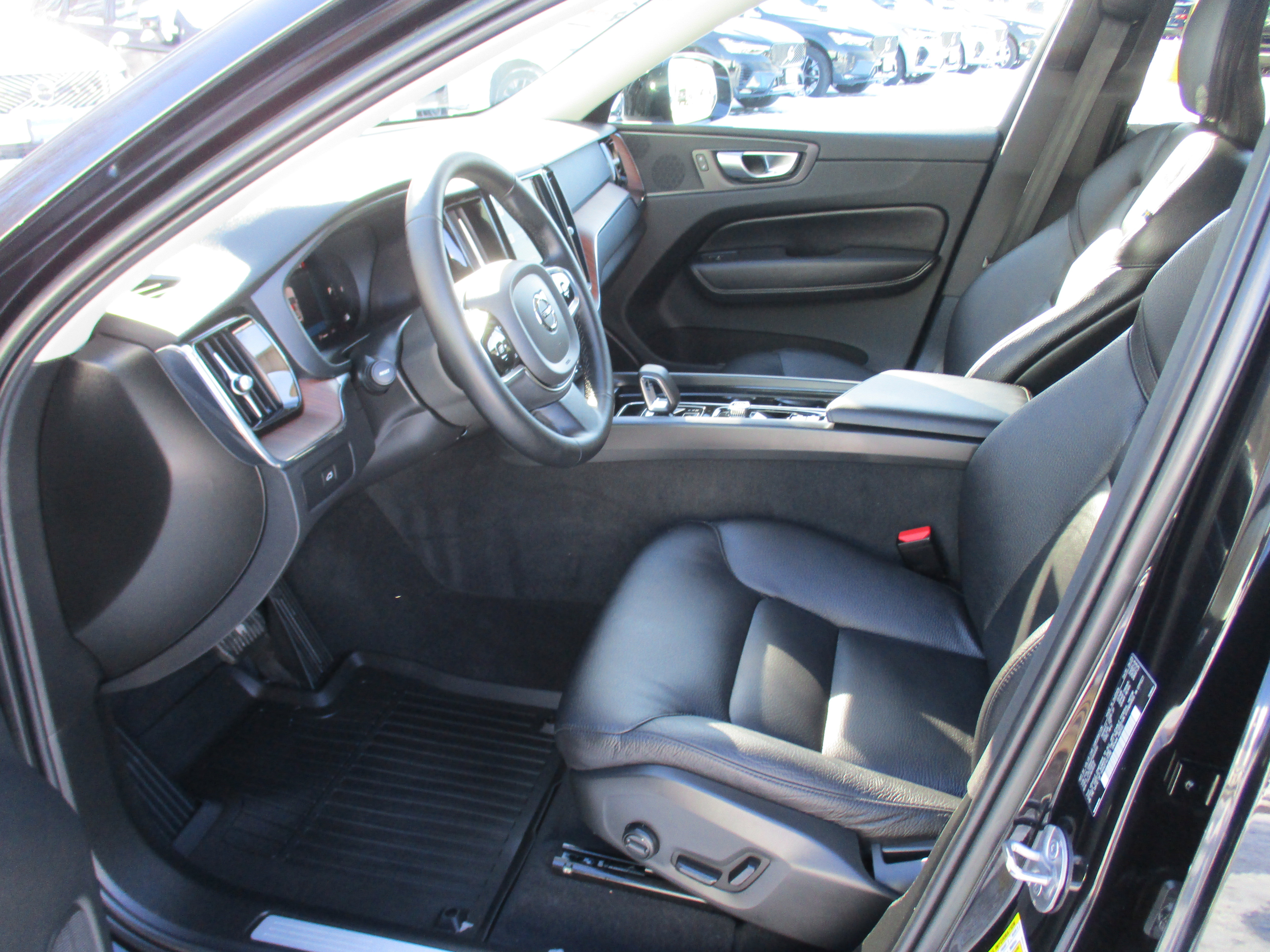 Certified 2023 Volvo XC60 B5 Plus image 11