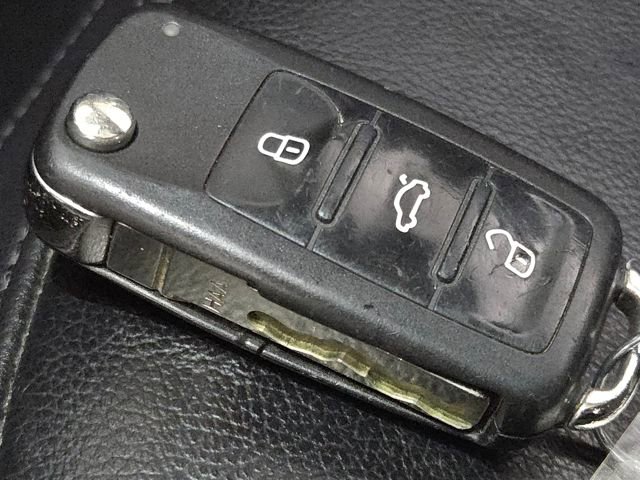 Used 2014 Volkswagen Beetle R-Line image 36