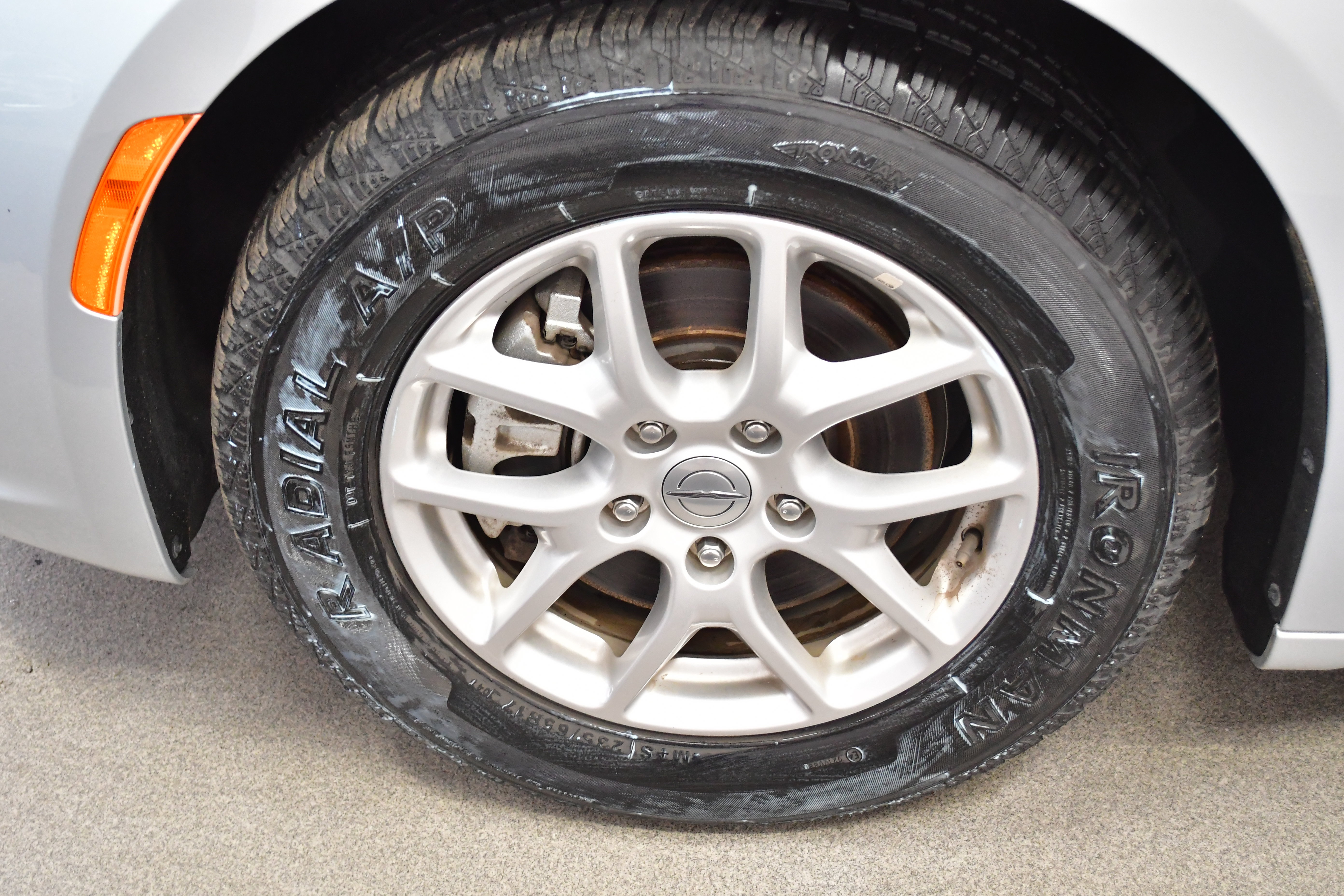 Used 2023 Chrysler Pacifica Touring FWD image 33