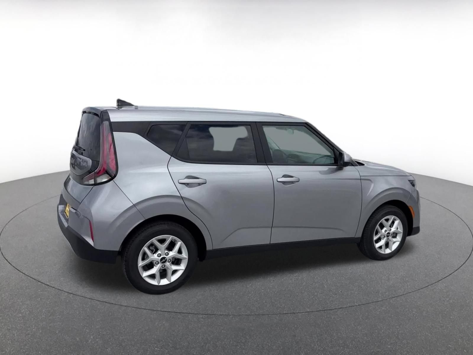 Used 2025 Kia Soul LX w/ LX Technology Package FWD image 15