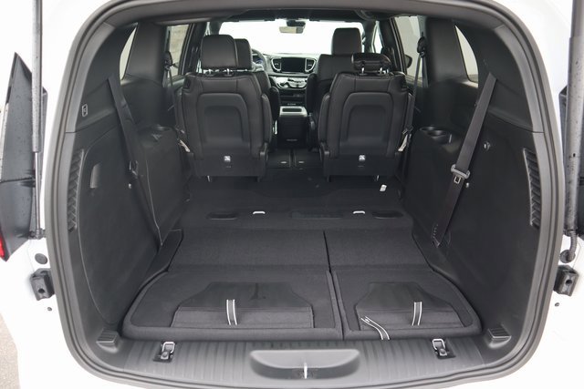 New 2026 Chrysler Voyager LX image 24