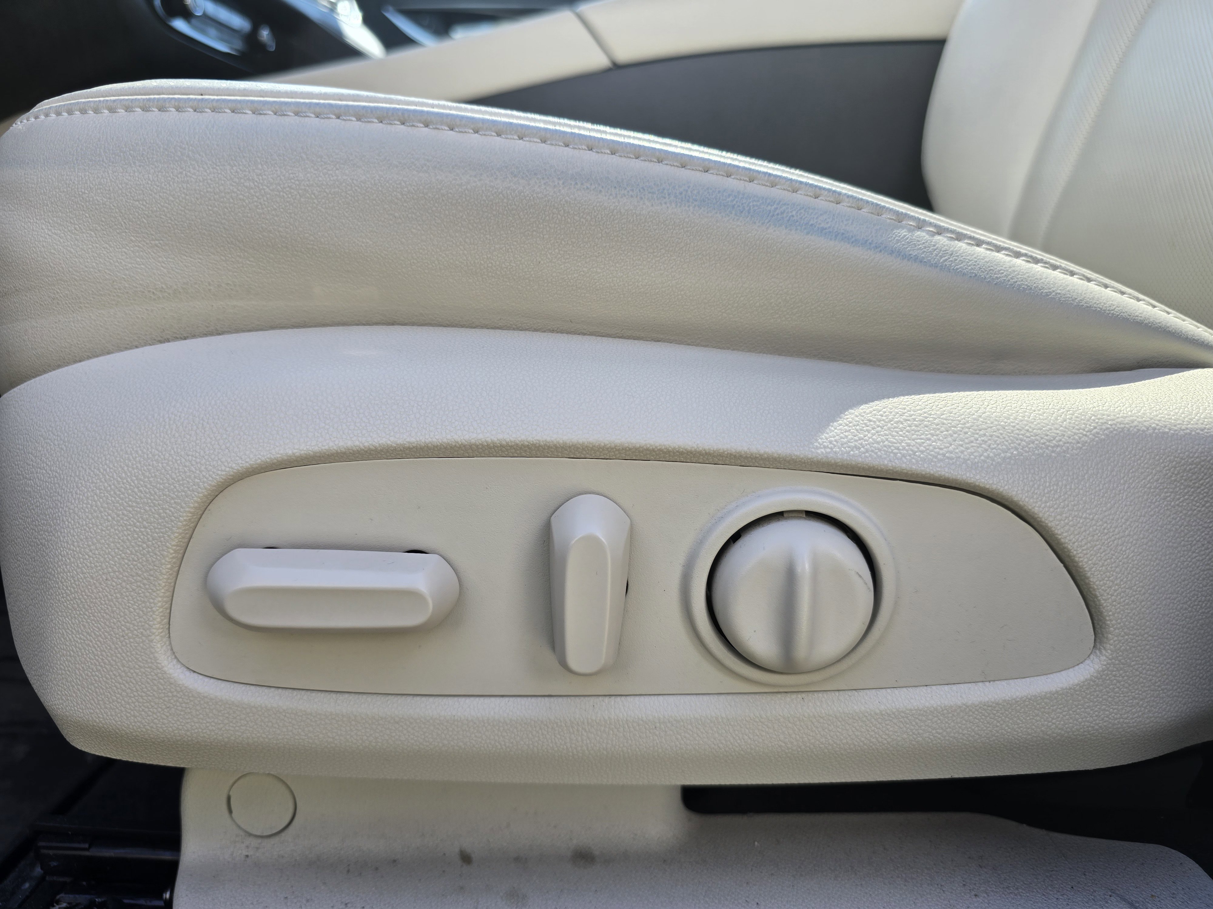 Used 2023 Buick Enclave Essence w/ Experience Buick Package AWD/4WD image 12