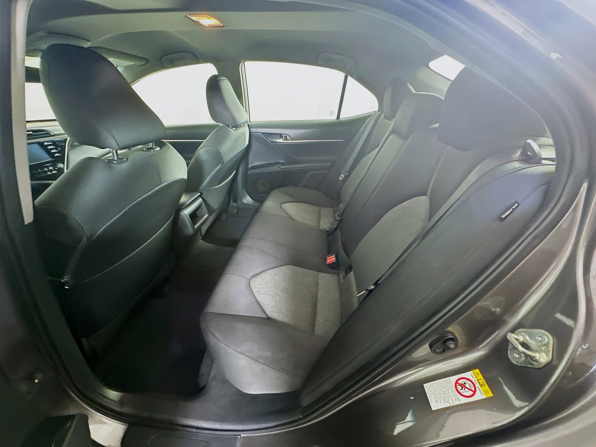 Used 2018 Toyota Camry LE image 27