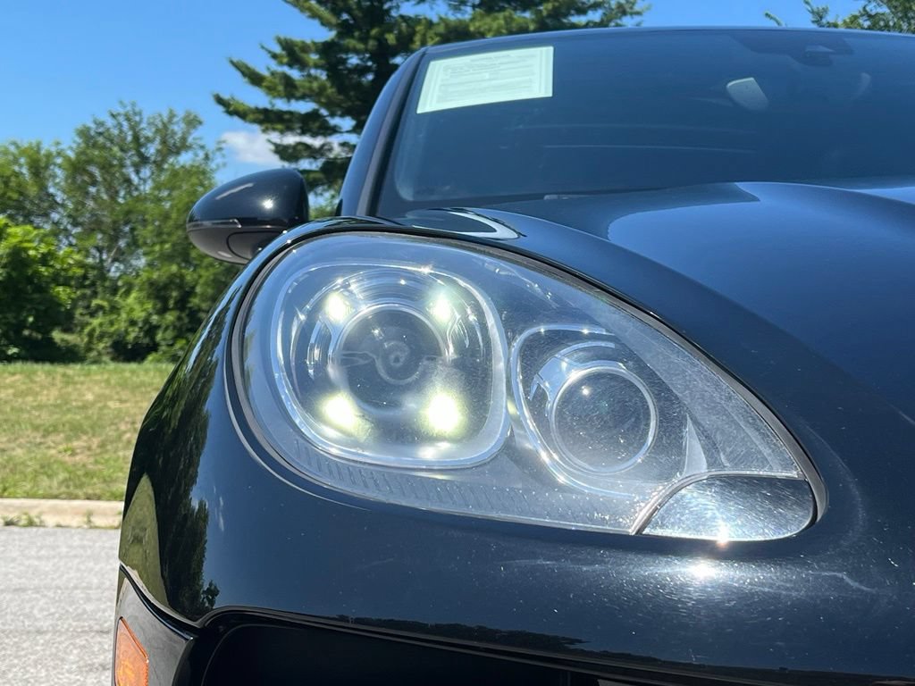 Used 2016 Porsche Macan Turbo AWD/4WD image 10