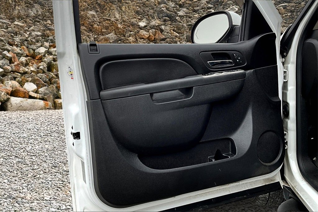 Used 2013 Chevrolet Suburban LT image 21