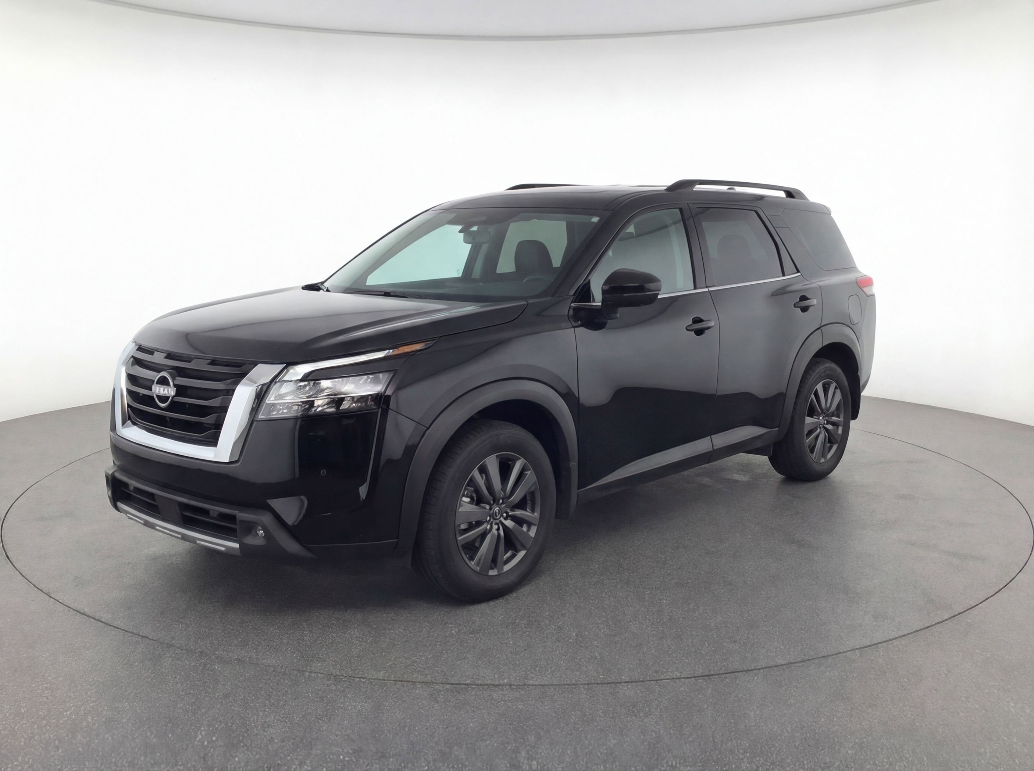 Used 2024 Nissan Pathfinder SV image 3