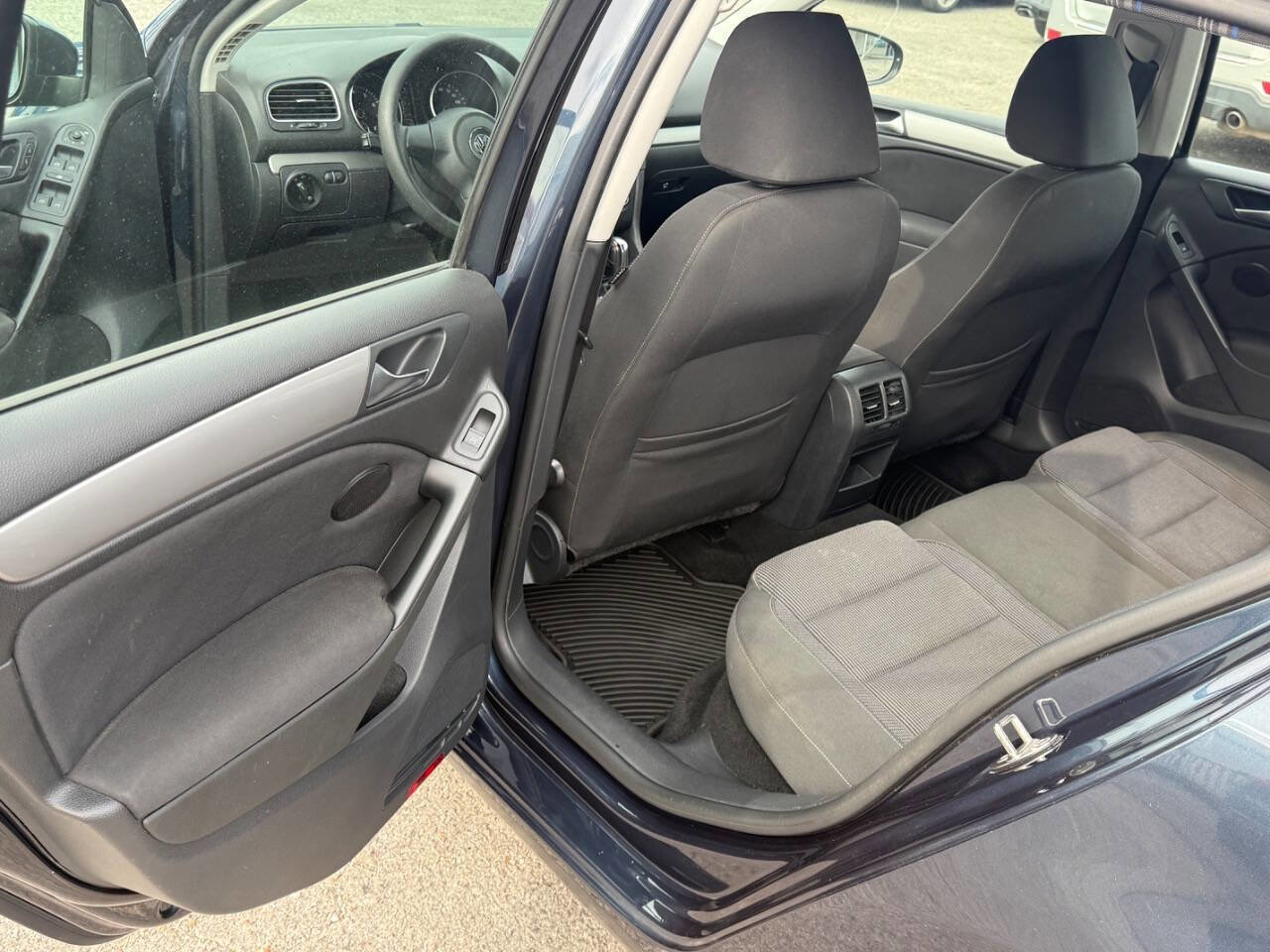 Used 2014 Volkswagen Golf 4-Door image 20