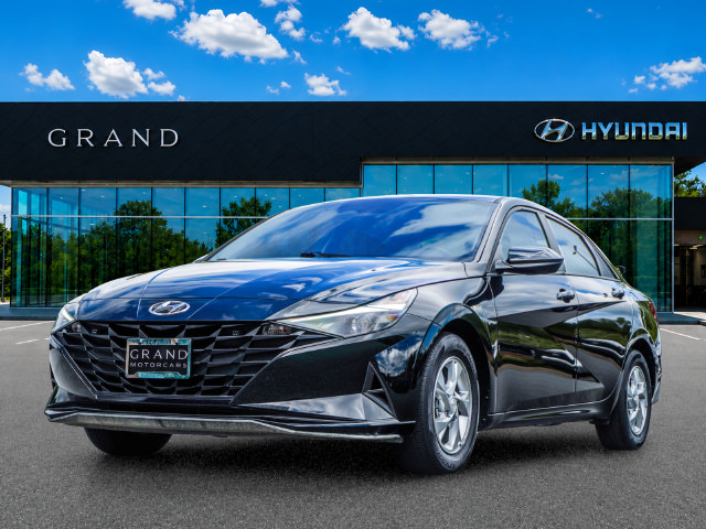 Used 2023 Hyundai Elantra SE FWD image 2