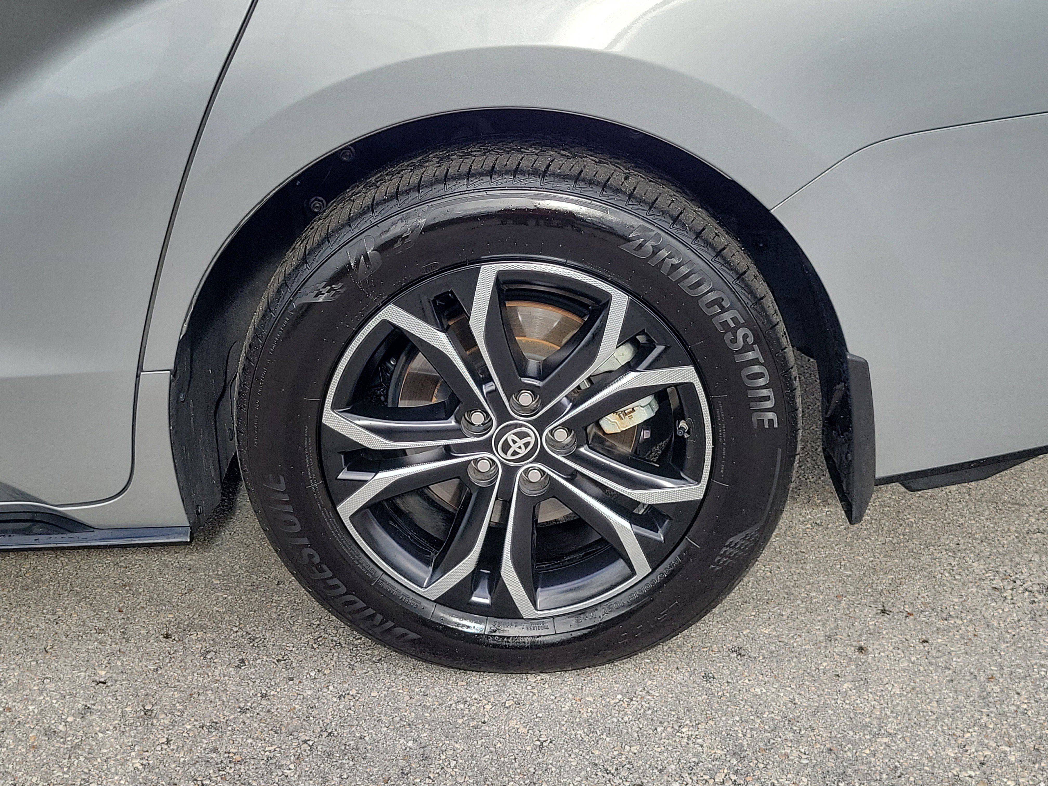 Used 2025 Toyota Sienna Platinum image 28